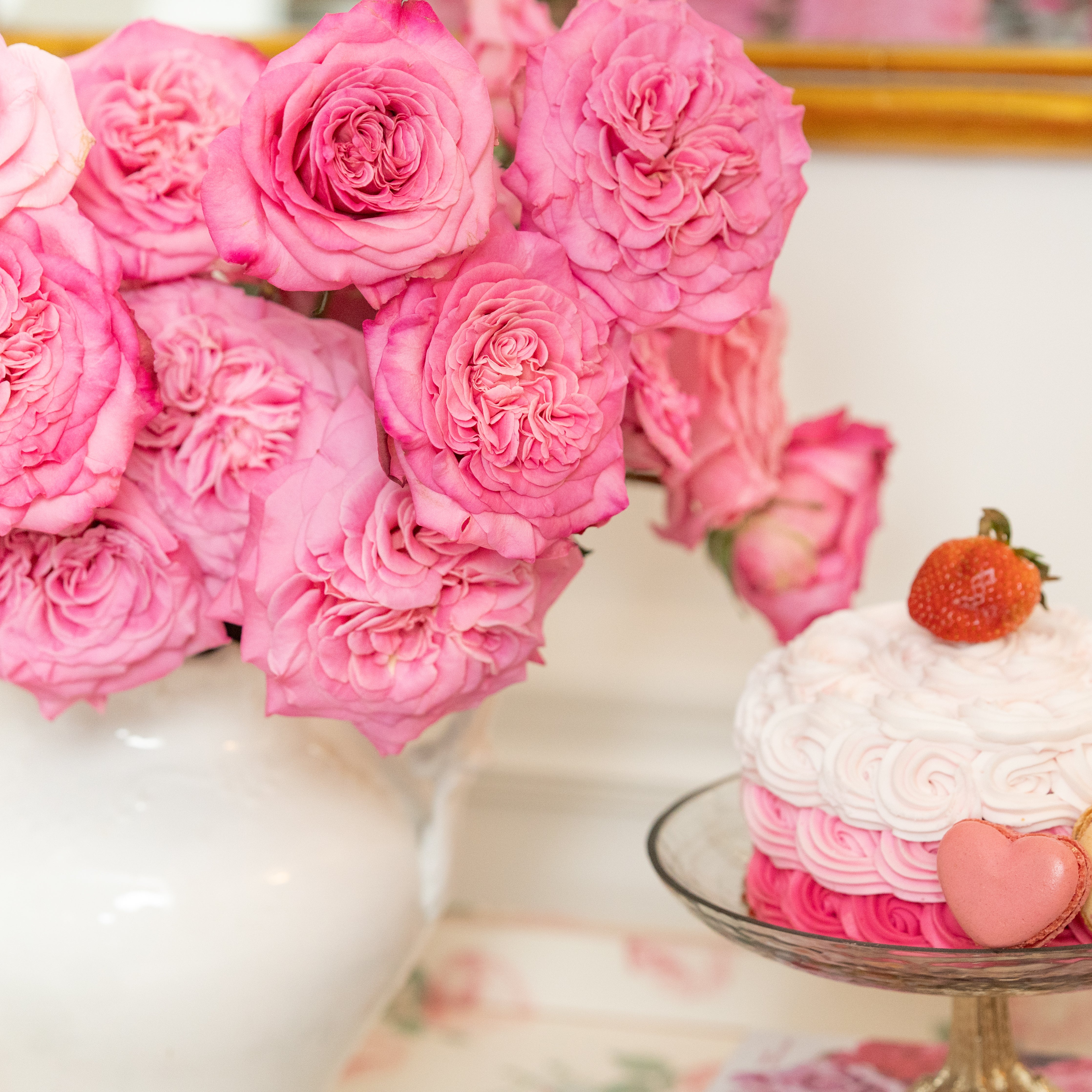 Rose Macaroon Valentine's Day Bouquet